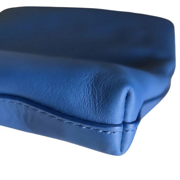 Bottega Veneta Intrecciato Leather Messenger Bag With COA Authentication - Picture 4 of 16